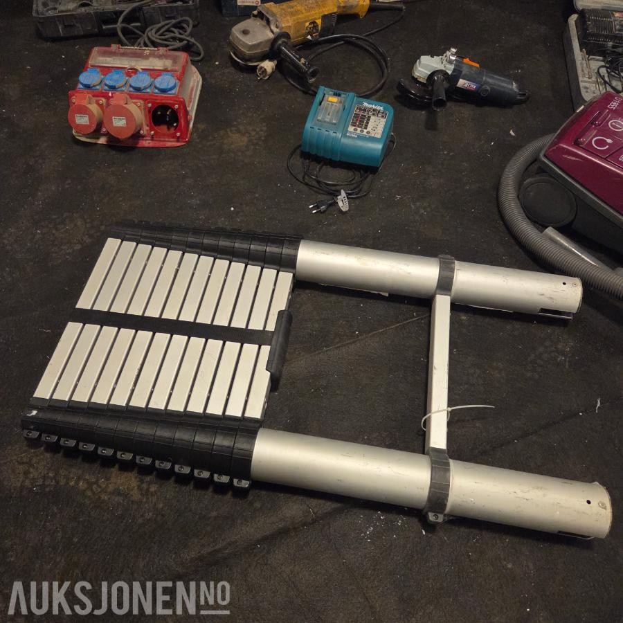 Stihl Støvsuger, Makita Batterilader, Bosch Borhammer, Byggestrøm, Stige
